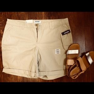 Khaki Old Navy Bermuda shorts